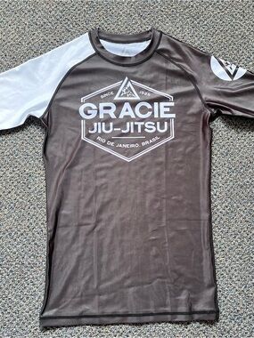 Gracie Jiu-Jitsu Short Sleeve Rash Guard in Black and White